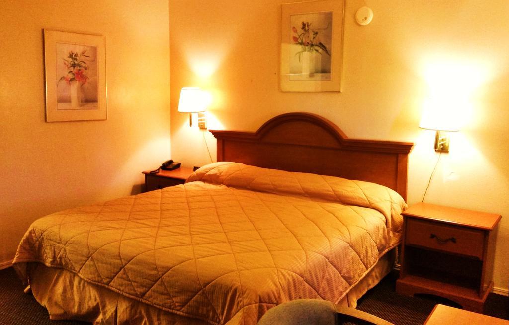 Lake Eufaula Inn & Suites Checotah Habitación foto