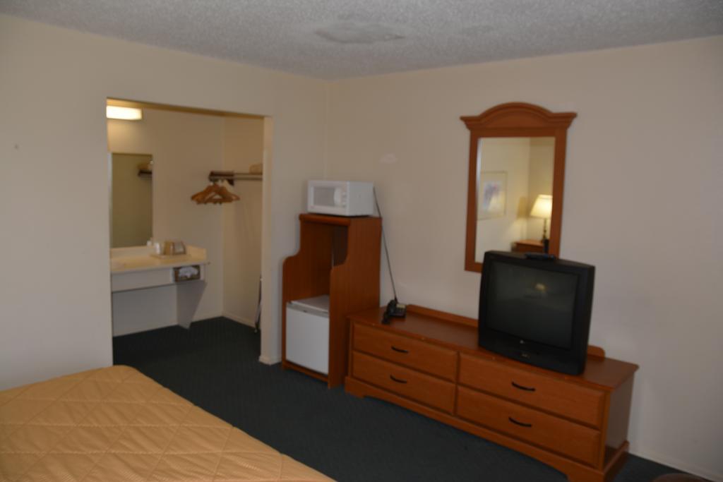 Lake Eufaula Inn & Suites Checotah Exterior foto
